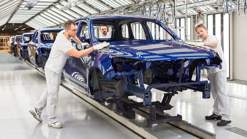 Το Volkswagen Touareg ετοιμάζεται για θεαματική ηλεκτρική επιστροφή!