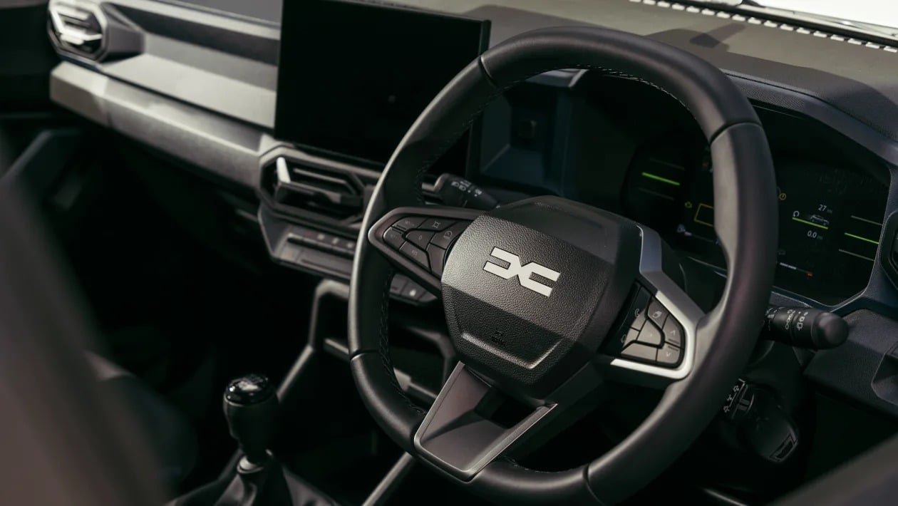 Νέο Dacia Duster Cargo: Το «θηρίο» που γίνεται van με υβριδική δύναμη και χαμηλή τιμή!