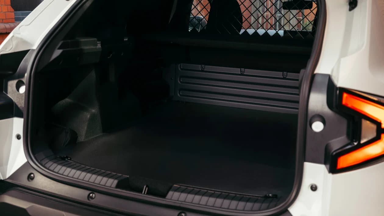 Νέο Dacia Duster Cargo: Το «θηρίο» που γίνεται van με υβριδική δύναμη και χαμηλή τιμή!