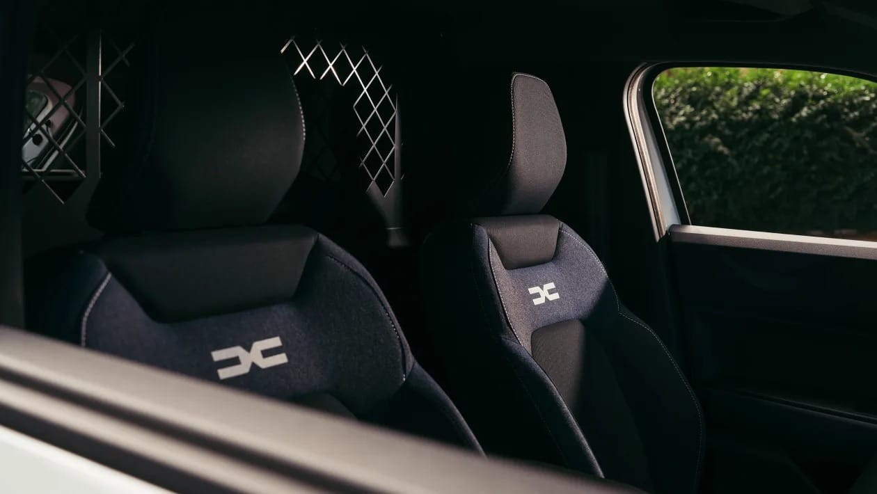 Νέο Dacia Duster Cargo: Το «θηρίο» που γίνεται van με υβριδική δύναμη και χαμηλή τιμή!