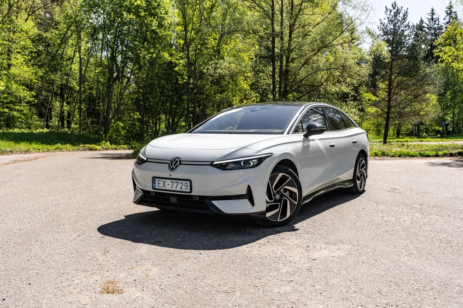 Η Tesla σε κρίση: Τα νέα ηλεκτρικά μοντέλα ανατρέπουν την αγορά στην Ευρώπη