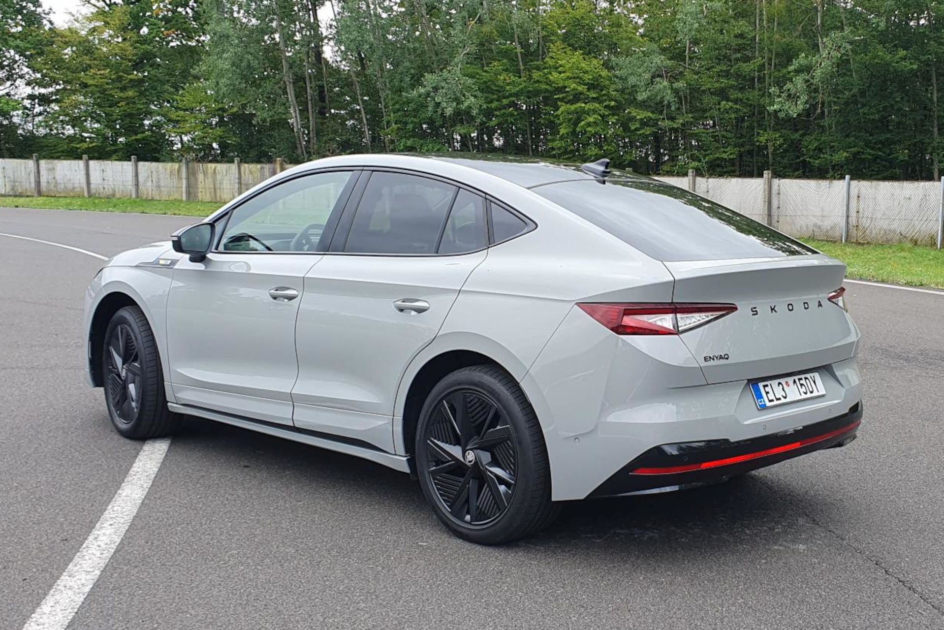 Νέα Skoda Enyaq και Elroq RS: Ηλεκτρική δύναμη 340 ίππων με αυτονομία έως 560 χλμ.