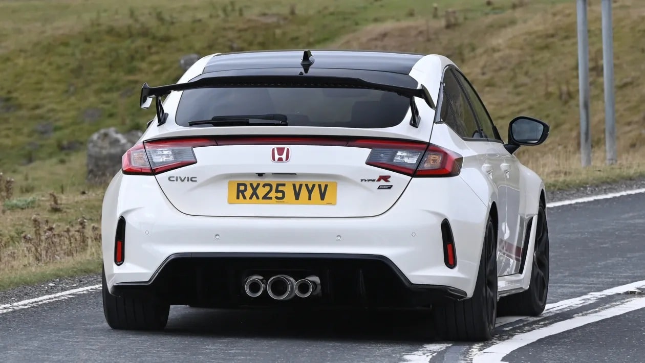 Honda Civic Type R Ultimate Edition vs Audi RS 3: Ποιο είναι το απόλυτο hot hatch;