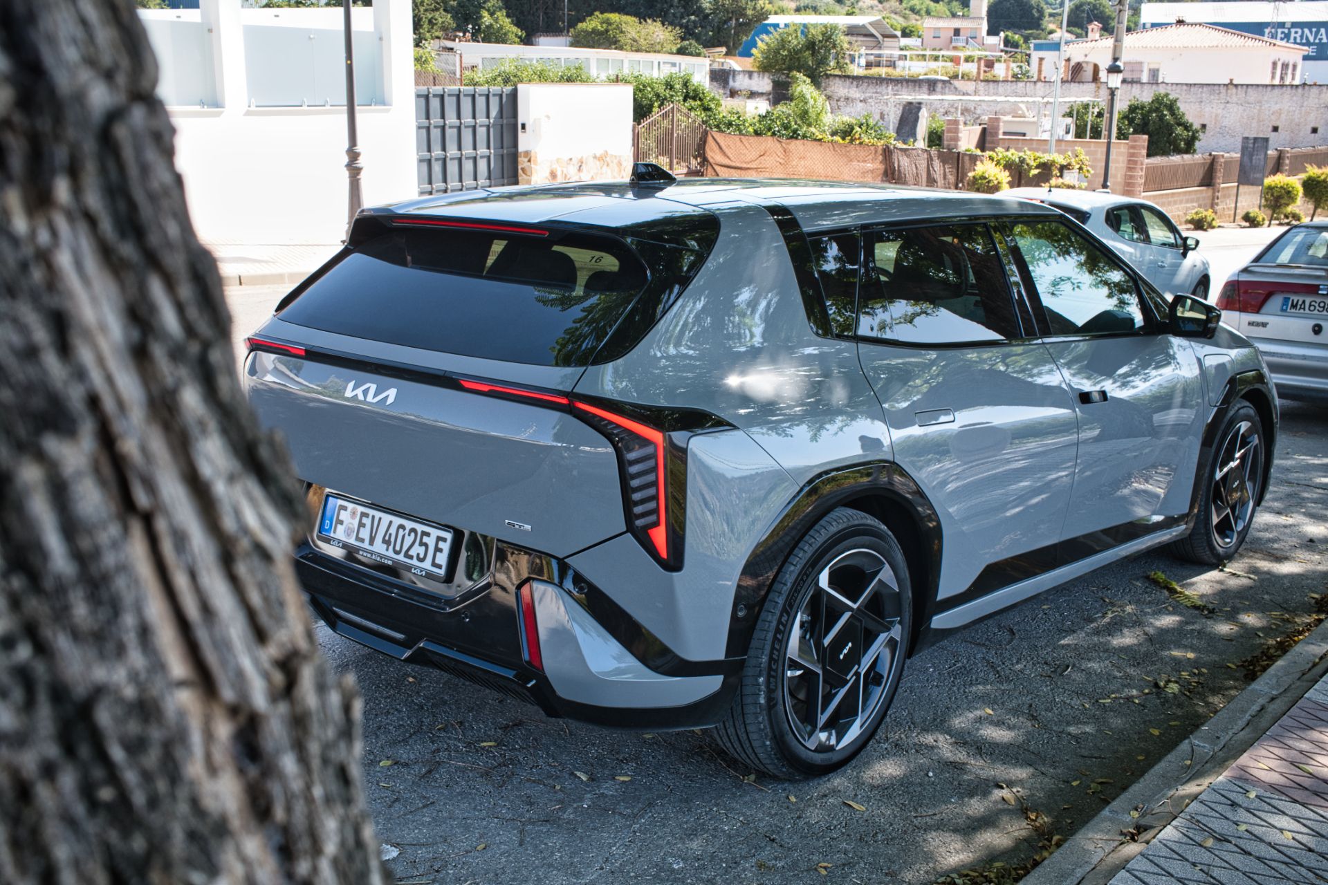 Οδηγώντας το νέο Kia EV4 στην Ισπανία - Εντυπώσεις, εκδόσεις και τιμές