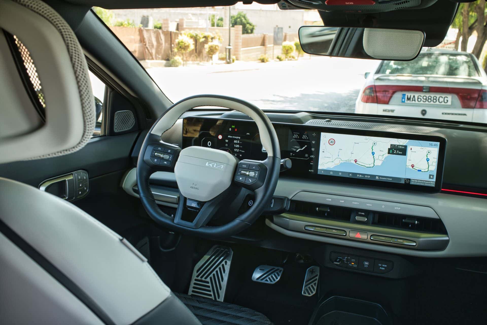 Οδηγώντας το νέο Kia EV4 στην Ισπανία - Εντυπώσεις, εκδόσεις και τιμές