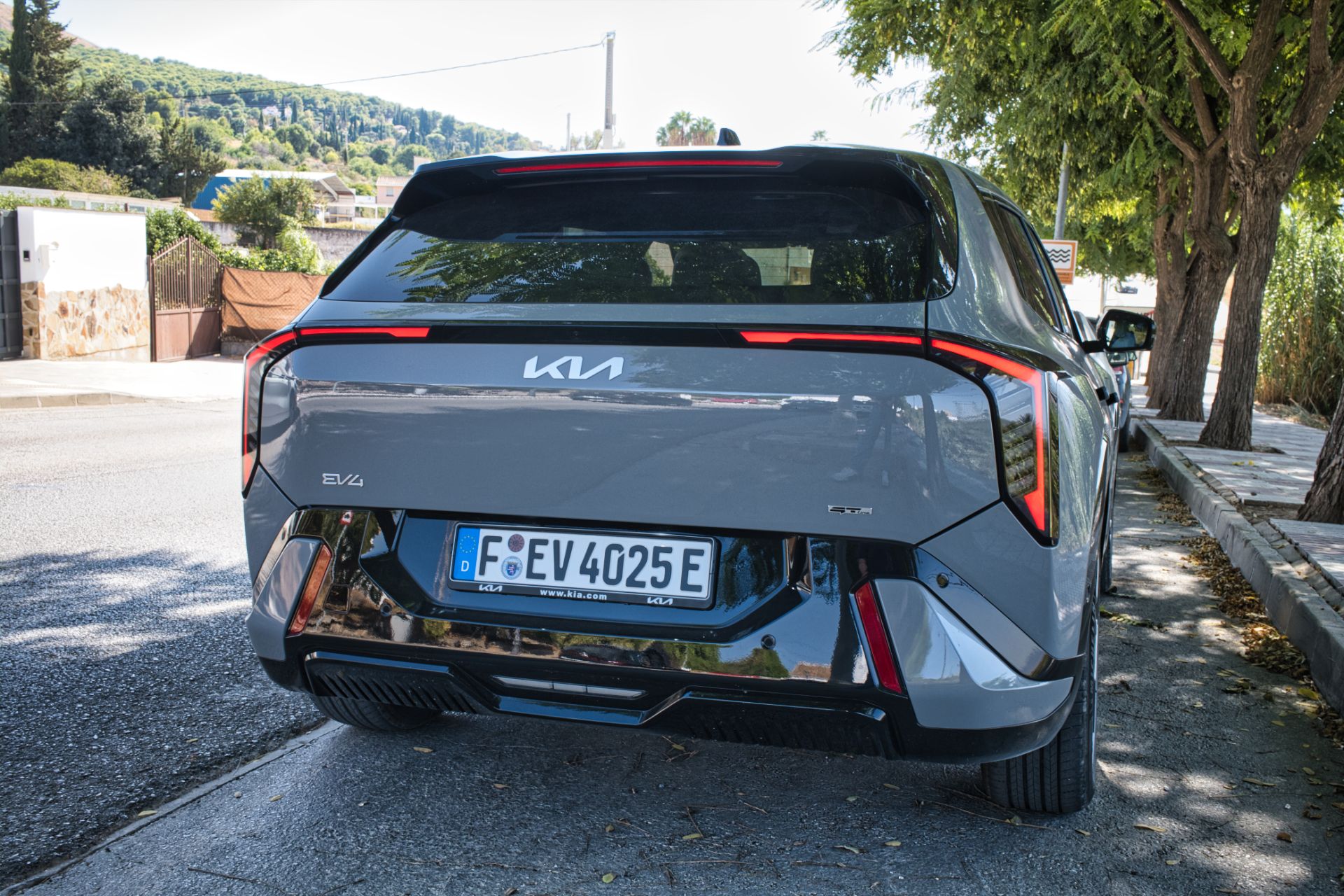 Οδηγώντας το νέο Kia EV4 στην Ισπανία - Εντυπώσεις, εκδόσεις και τιμές