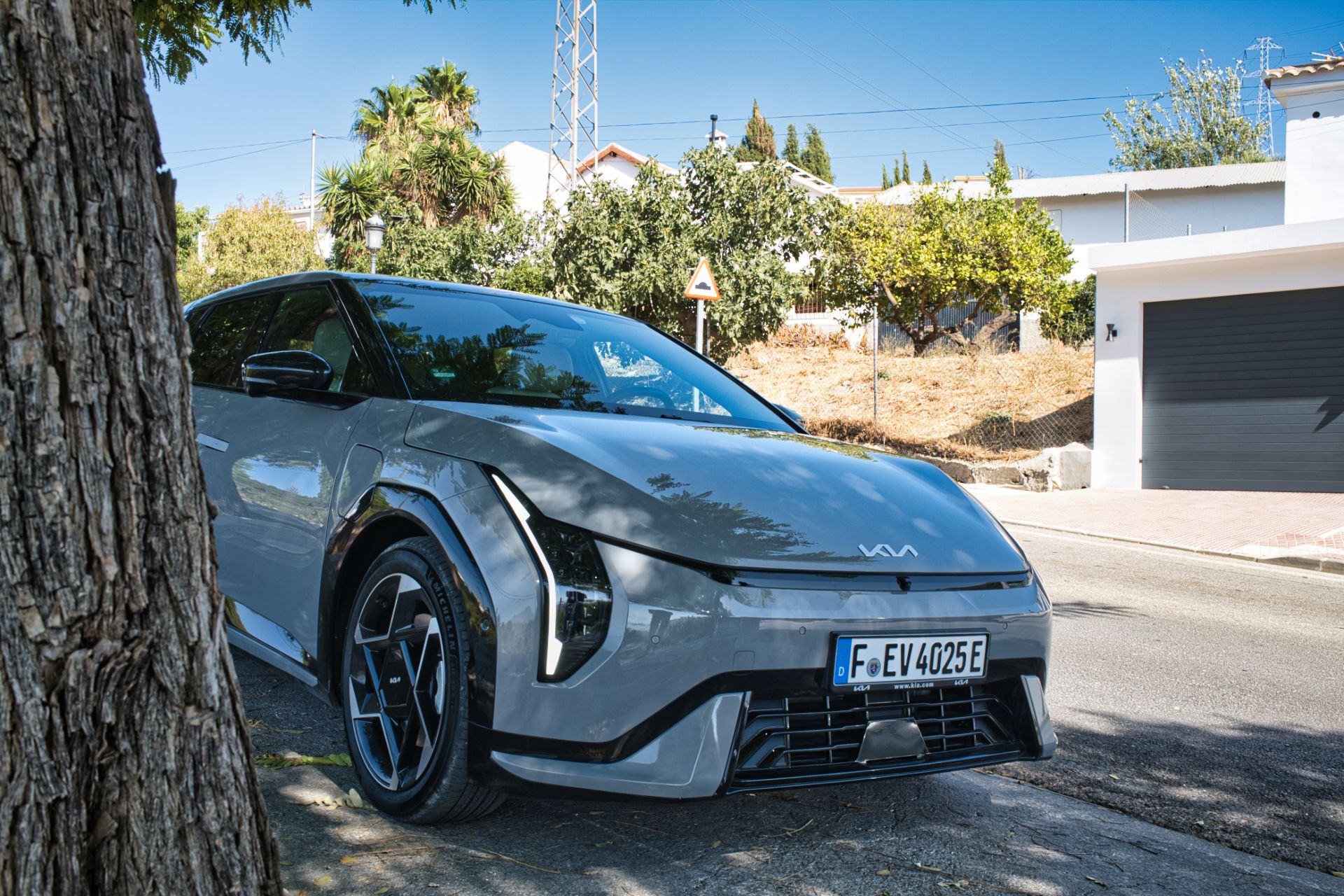 Οδηγώντας το νέο Kia EV4 στην Ισπανία - Εντυπώσεις, εκδόσεις και τιμές