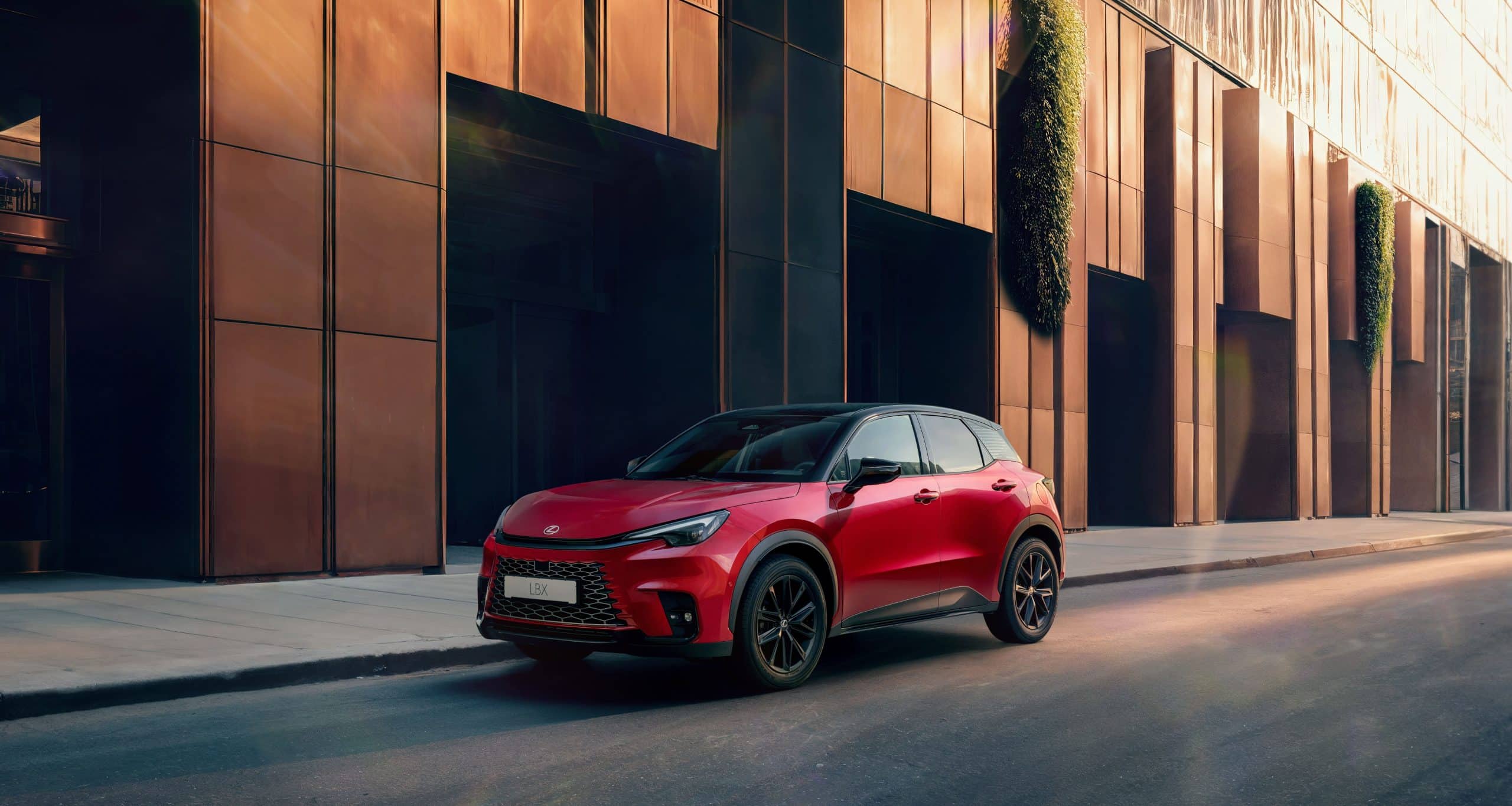Το Lexus LBX προσφέρει περισσότερες επιλογές και στυλ με τη νέα vibrant edition