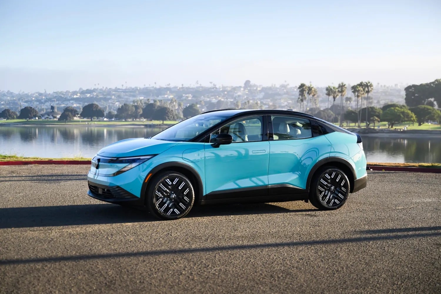 Nissan Leaf 2026: Το ηλεκτρικό που φορτίζει σε 35’ και σου δίνει ρεύμα στο σπίτι!