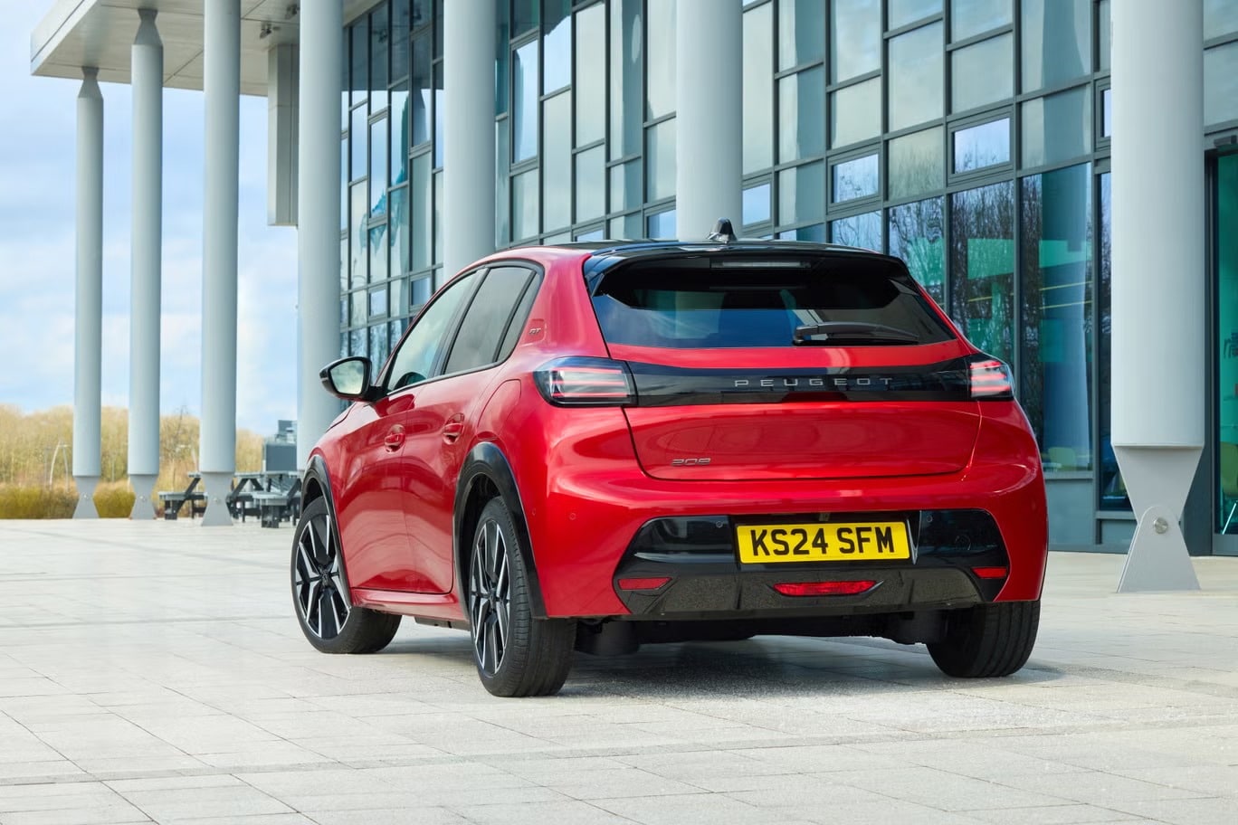 Peugeot 208 GT Hybrid: Το supermini που παντρεύει κομψότητα, τεχνολογία και οδηγική απόλαυση