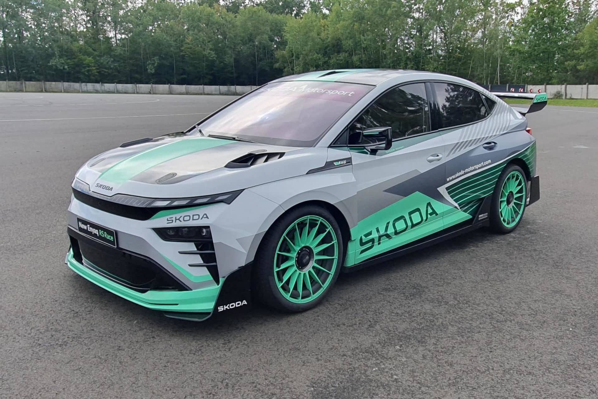 Νέα Skoda Enyaq και Elroq RS: Ηλεκτρική δύναμη 340 ίππων με αυτονομία έως 560 χλμ.