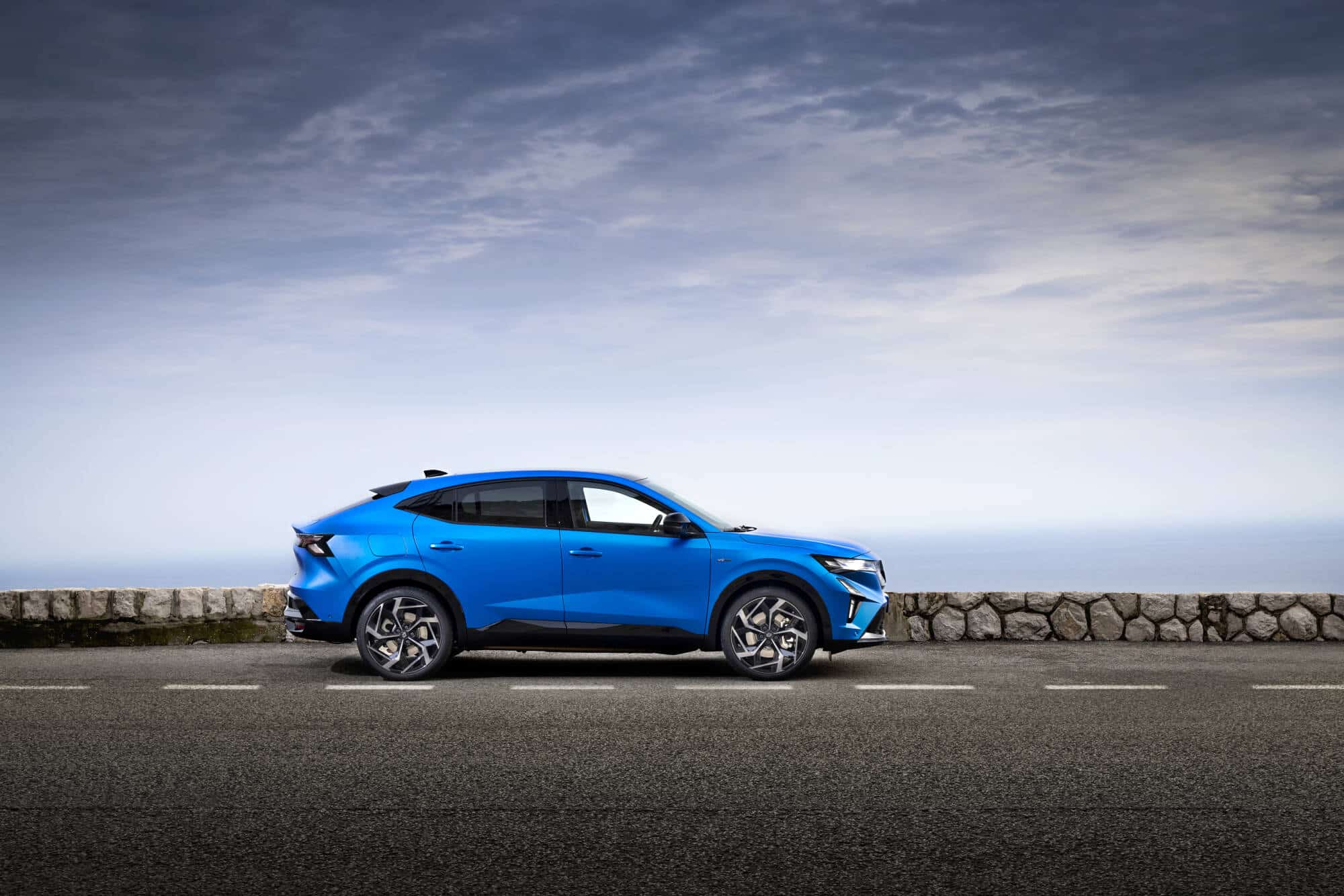 Renault Rafale E-Tech: Η νέα PHEV ναυαρχίδα με 300 άλογα και τετρακίνηση