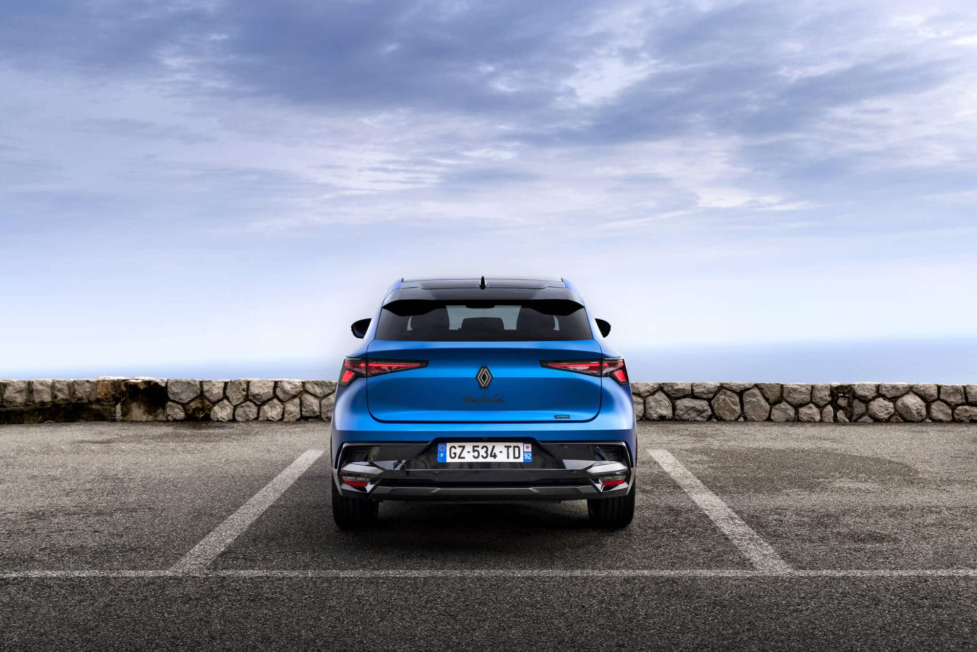 Renault Rafale E-Tech: Η νέα PHEV ναυαρχίδα με 300 άλογα και τετρακίνηση