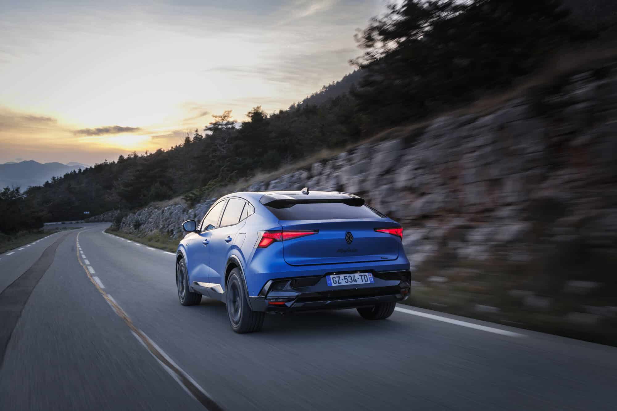 Renault Rafale E-Tech: Η νέα PHEV ναυαρχίδα με 300 άλογα και τετρακίνηση