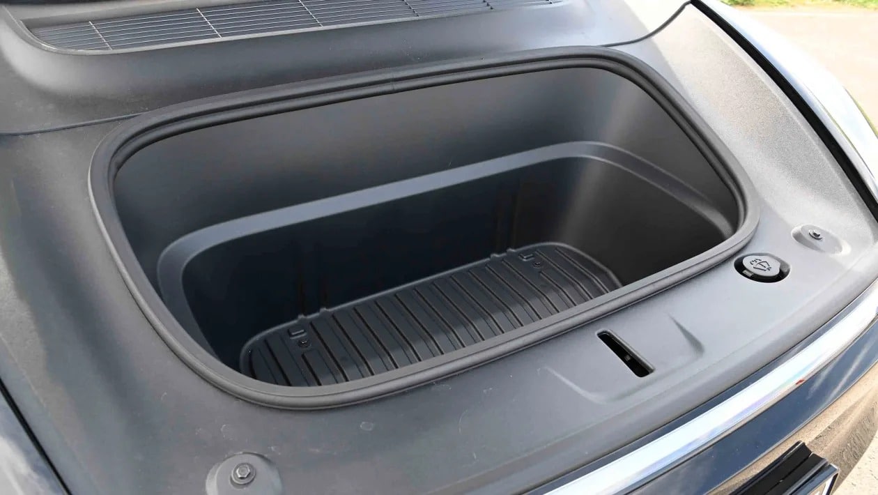 Οδηγώντας το νέο Tesla Model Y: Το απόλυτο ηλεκτρικό SUV που «κλέβει» τις εντυπώσεις