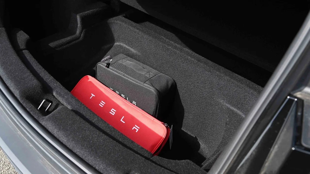 Οδηγώντας το νέο Tesla Model Y: Το απόλυτο ηλεκτρικό SUV που «κλέβει» τις εντυπώσεις