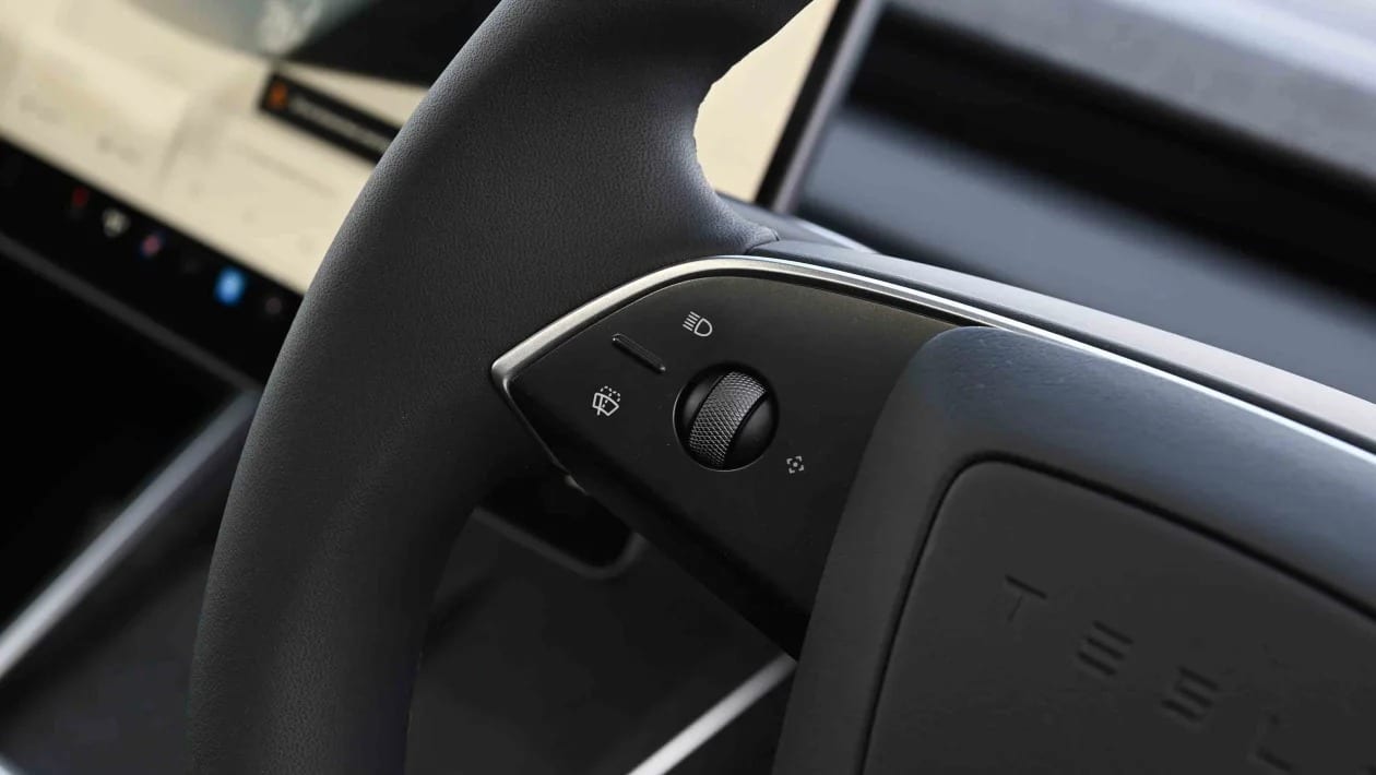 Οδηγώντας το νέο Tesla Model Y: Το απόλυτο ηλεκτρικό SUV που «κλέβει» τις εντυπώσεις