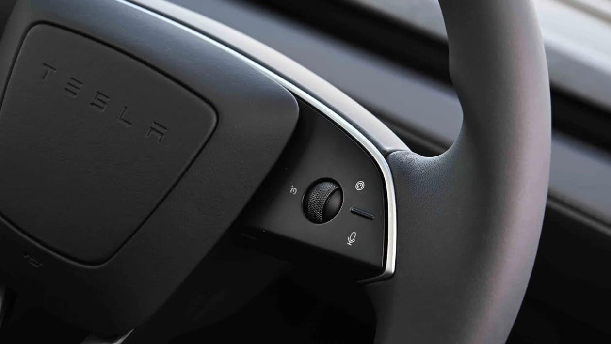 Οδηγώντας το νέο Tesla Model Y: Το απόλυτο ηλεκτρικό SUV που «κλέβει» τις εντυπώσεις