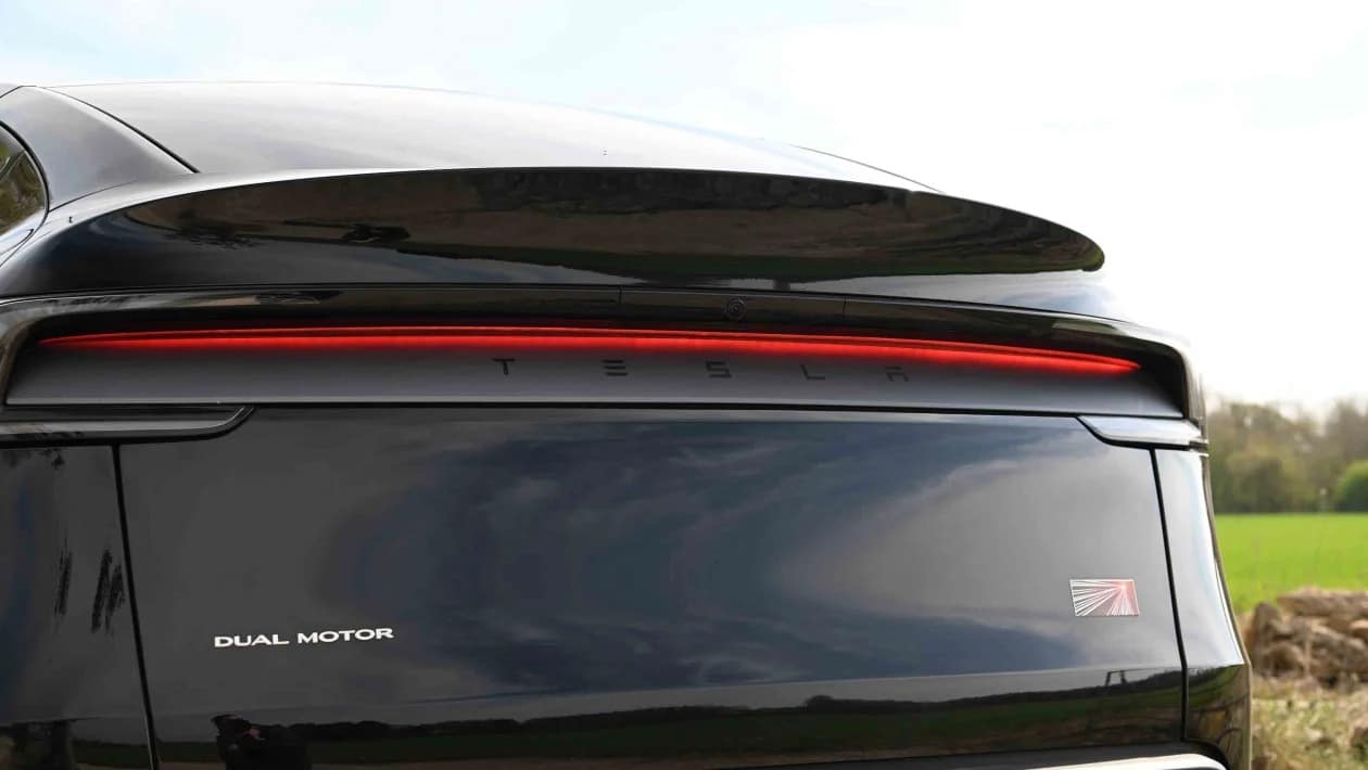 Οδηγώντας το νέο Tesla Model Y: Το απόλυτο ηλεκτρικό SUV που «κλέβει» τις εντυπώσεις