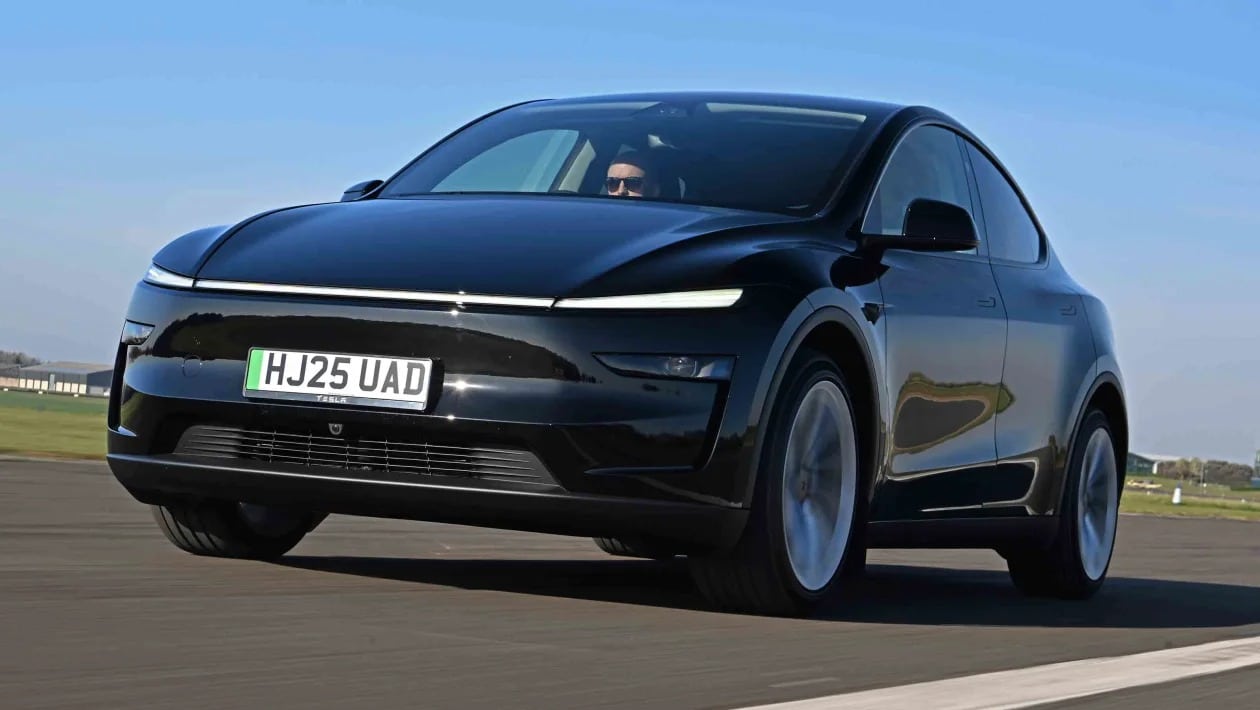 Οδηγώντας το νέο Tesla Model Y: Το απόλυτο ηλεκτρικό SUV που «κλέβει» τις εντυπώσεις