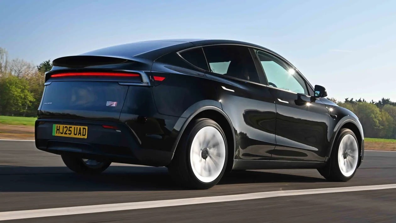 Οδηγώντας το νέο Tesla Model Y: Το απόλυτο ηλεκτρικό SUV που «κλέβει» τις εντυπώσεις