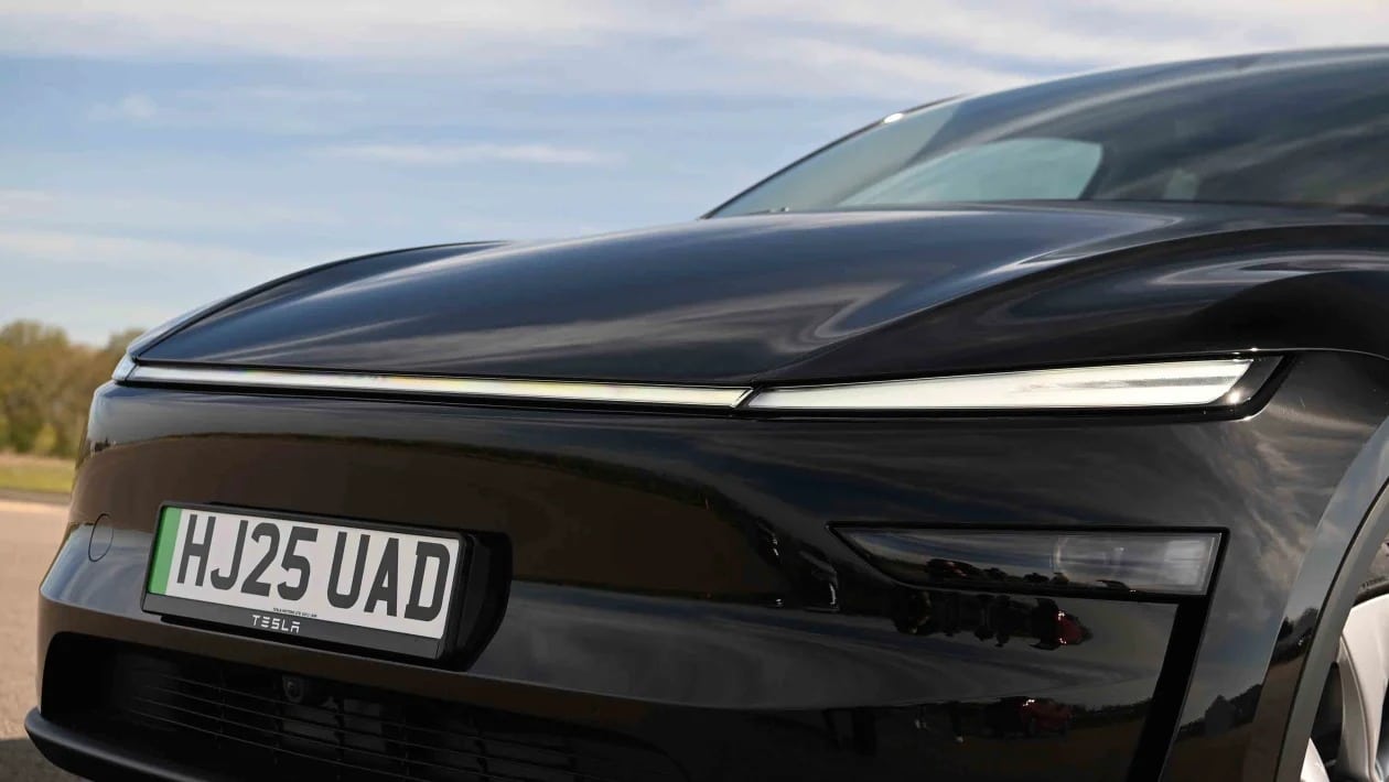 Οδηγώντας το νέο Tesla Model Y: Το απόλυτο ηλεκτρικό SUV που «κλέβει» τις εντυπώσεις