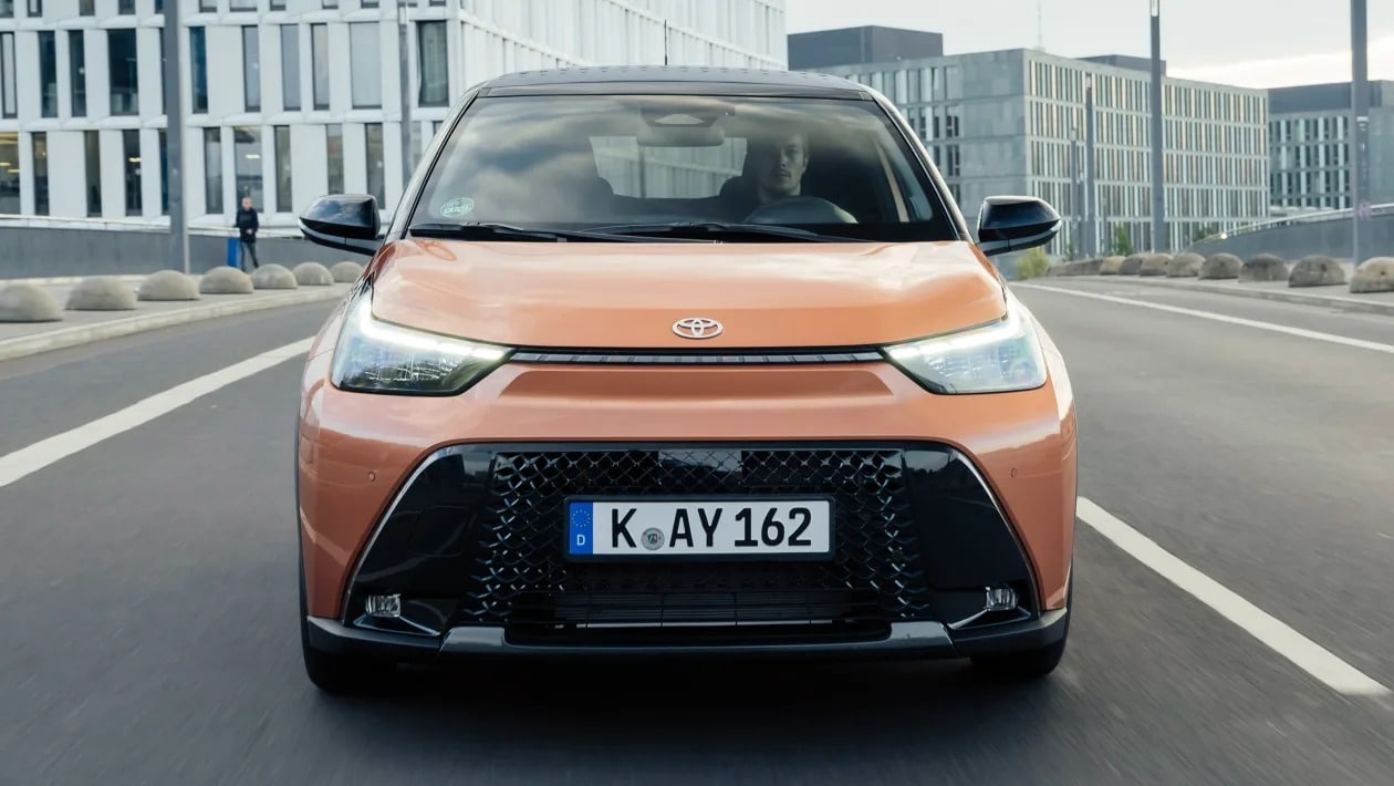 Οδηγώντας το νέο Toyota Aygo X Hybrid: Το μικρό που «σκέφτεται»… σαν μεγάλο!