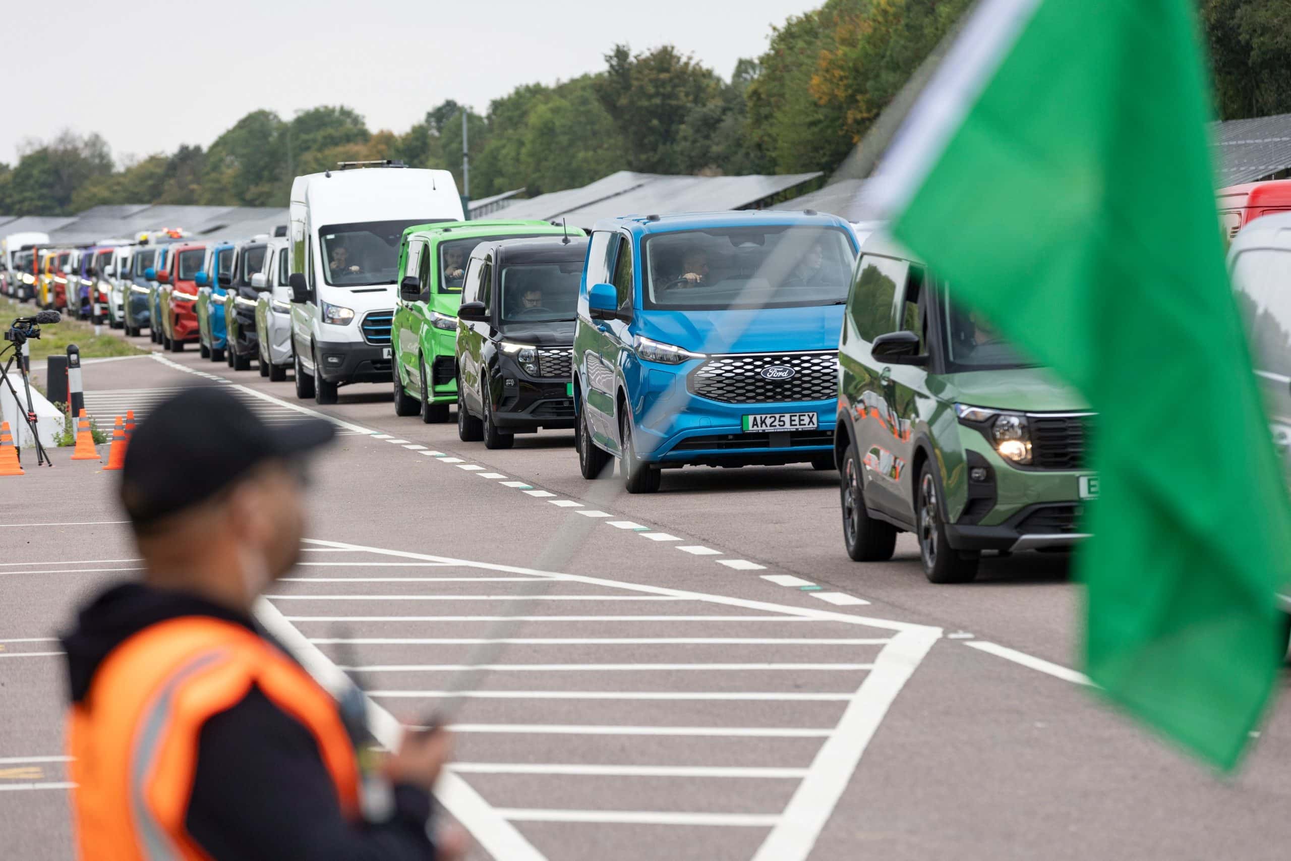 Το εμβληματικό Transit της Ford Pro κατακτά μια νέα διάκριση στο GUINNESS WORLD RECORDS
