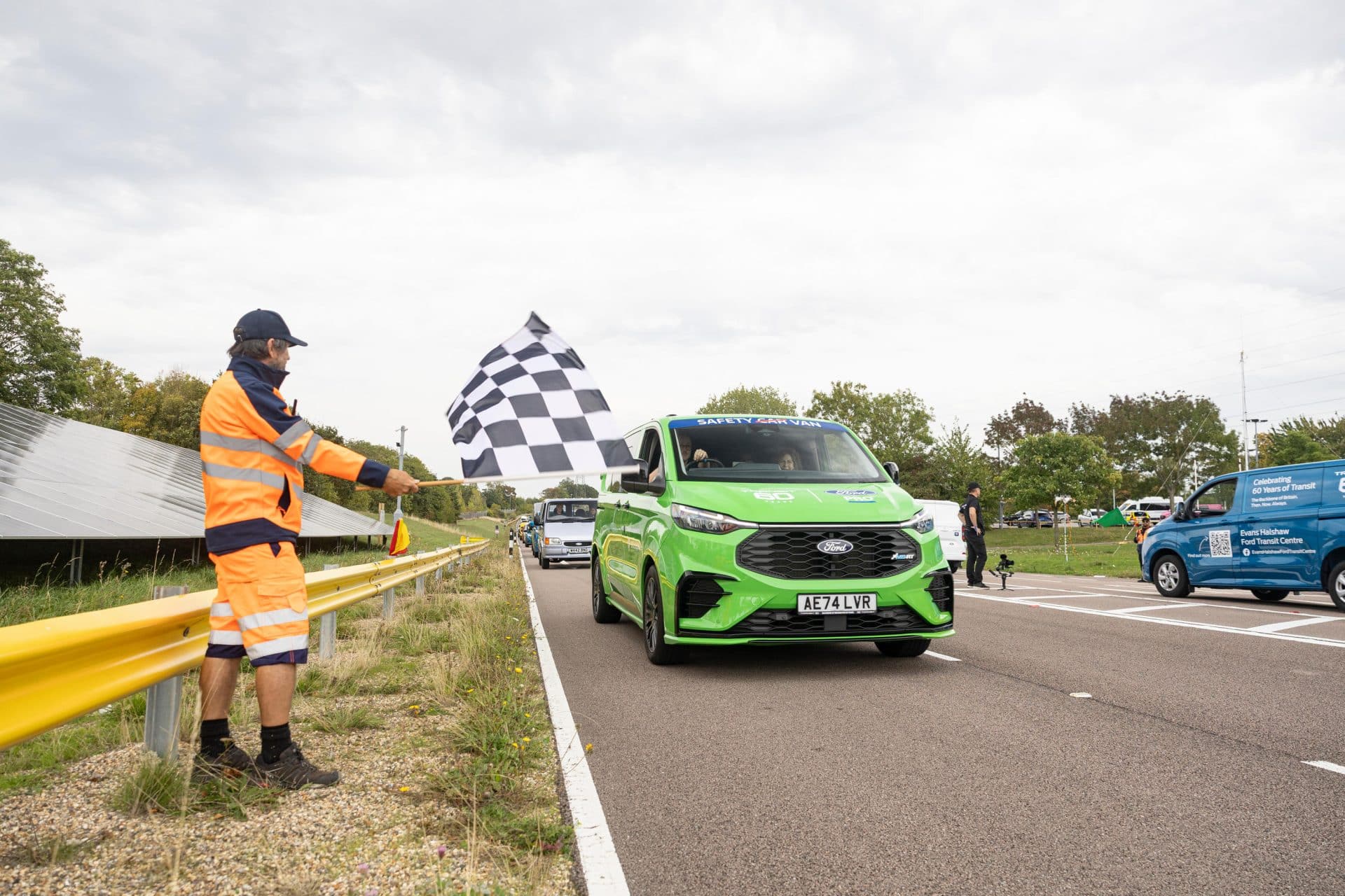 Το εμβληματικό Transit της Ford Pro κατακτά μια νέα διάκριση στο GUINNESS WORLD RECORDS