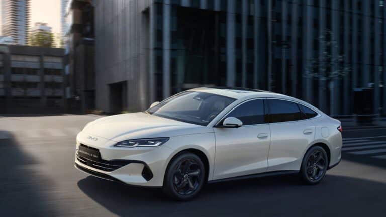 Νέο BYD Seal 6 DM-i: Το PHEV sedan που απειλεί τον ανταγωνισμό