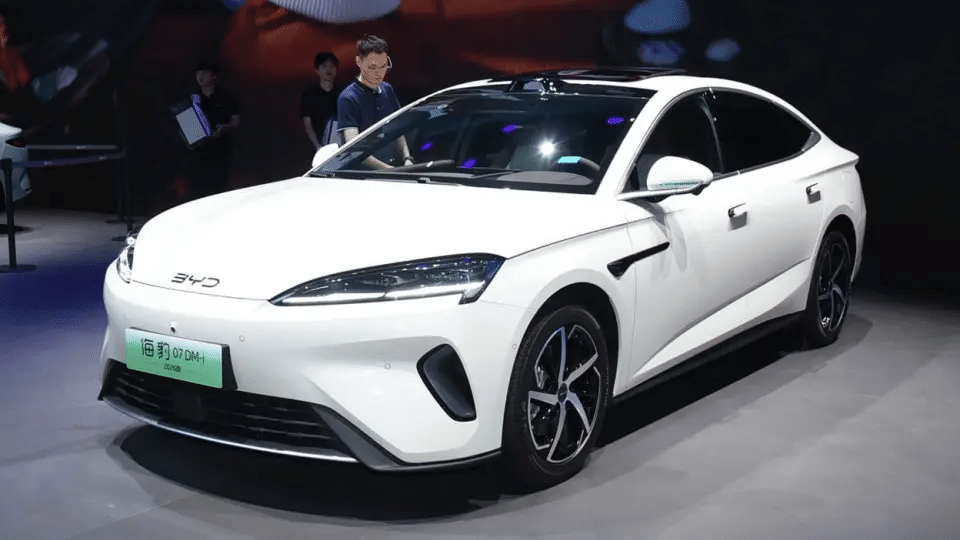 BYD Seal 07 DM-i 2026: Το PHEV sedan που αλλάζει τα δεδομένα με lidar και αυτονομία έως 230 km!