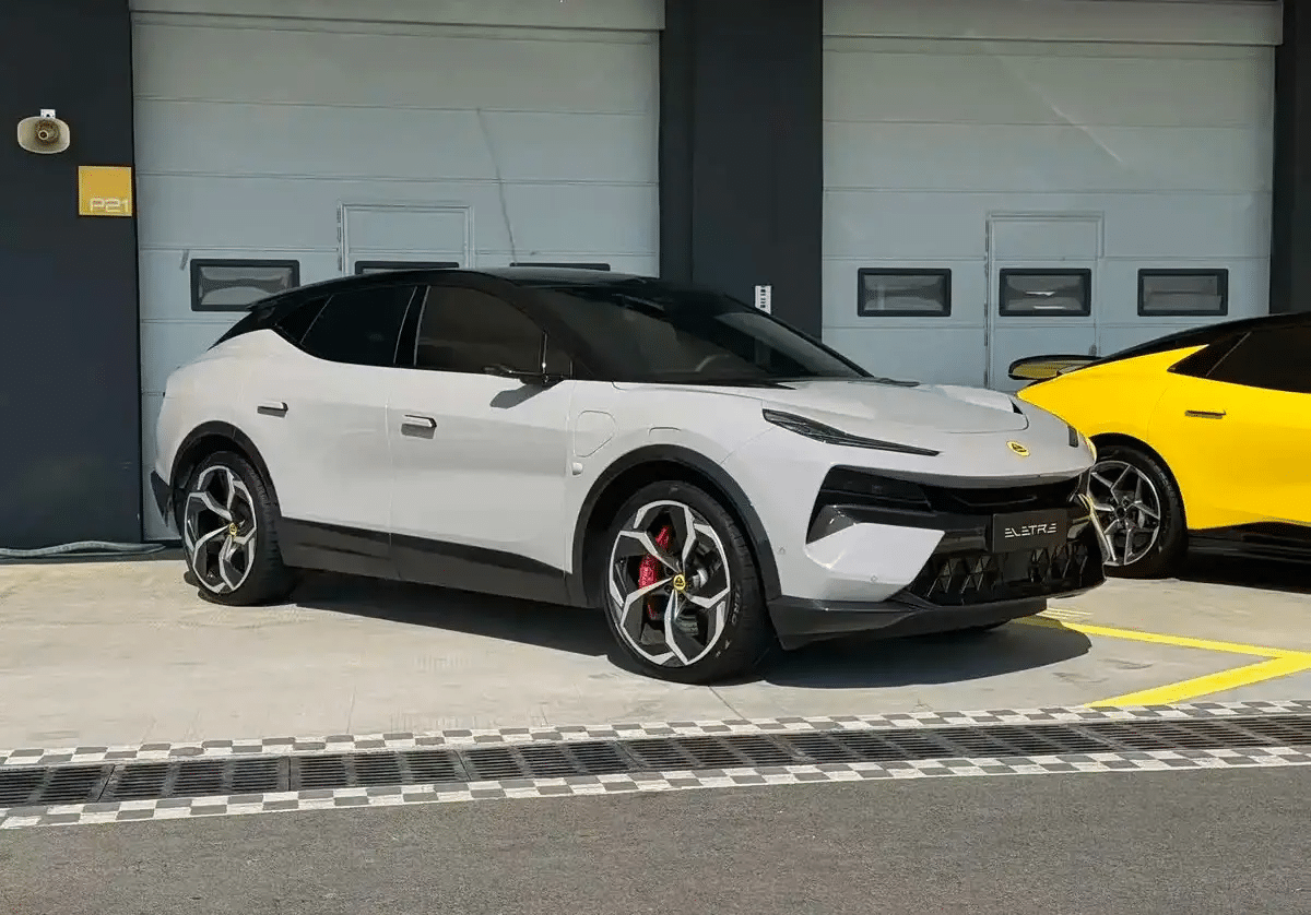 Η Lotus αποκαλύπτει τα ανανεωμένα Emeya και Eletre με επιδόσεις «φωτιά»