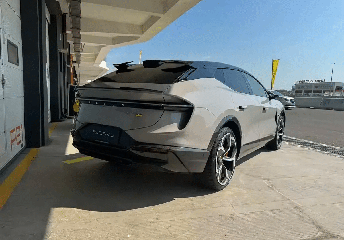 Η Lotus αποκαλύπτει τα ανανεωμένα Emeya και Eletre με επιδόσεις «φωτιά»