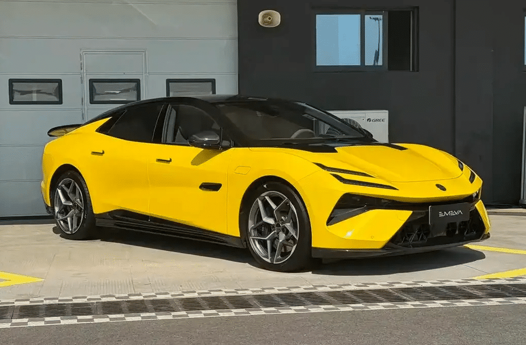 Η Lotus αποκαλύπτει τα ανανεωμένα Emeya και Eletre με επιδόσεις «φωτιά»