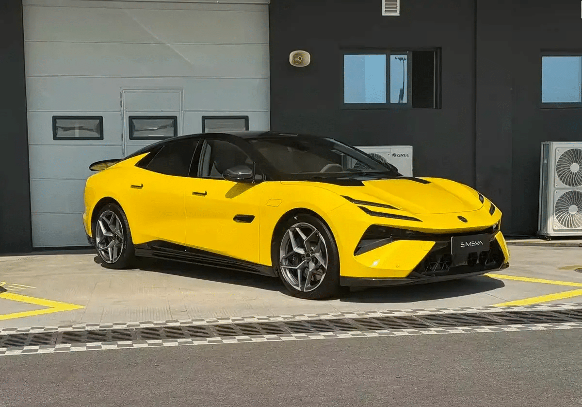 Η Lotus αποκαλύπτει τα ανανεωμένα Emeya και Eletre με επιδόσεις «φωτιά»