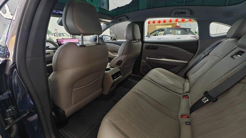 Geely Galaxy Starshine 8: Το υβριδικό sedan που τρομάζει τον ανταγωνισμό με αυτονομία έως 1.600 χλμ.