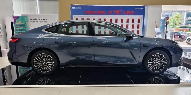 Geely Galaxy Starshine 8: Το υβριδικό sedan που τρομάζει τον ανταγωνισμό με αυτονομία έως 1.600 χλμ.