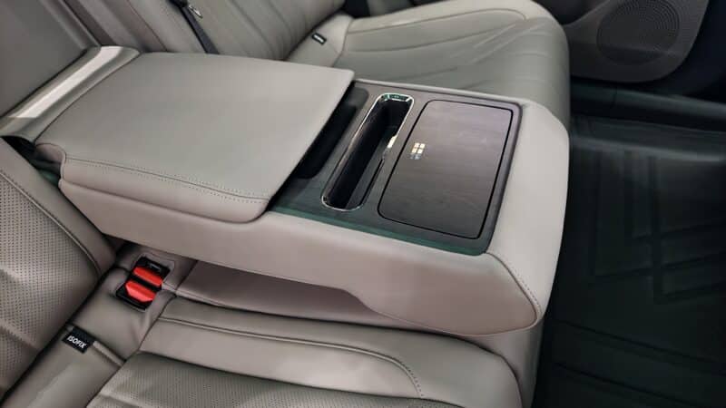 Geely Galaxy Starshine 8: Το υβριδικό sedan που τρομάζει τον ανταγωνισμό με αυτονομία έως 1.600 χλμ.