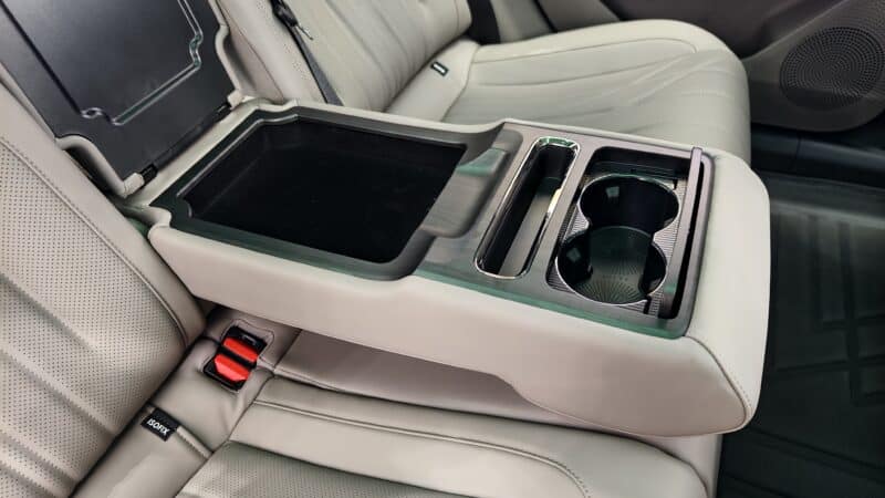 Geely Galaxy Starshine 8: Το υβριδικό sedan που τρομάζει τον ανταγωνισμό με αυτονομία έως 1.600 χλμ.