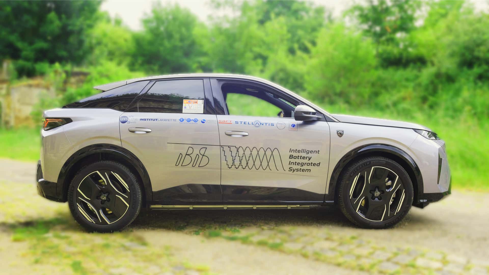 Η μπαταρία All-In-One της Stellantis, υπόσχεται μεγαλύτερη αυτονομία και ταχύτερη φόρτιση