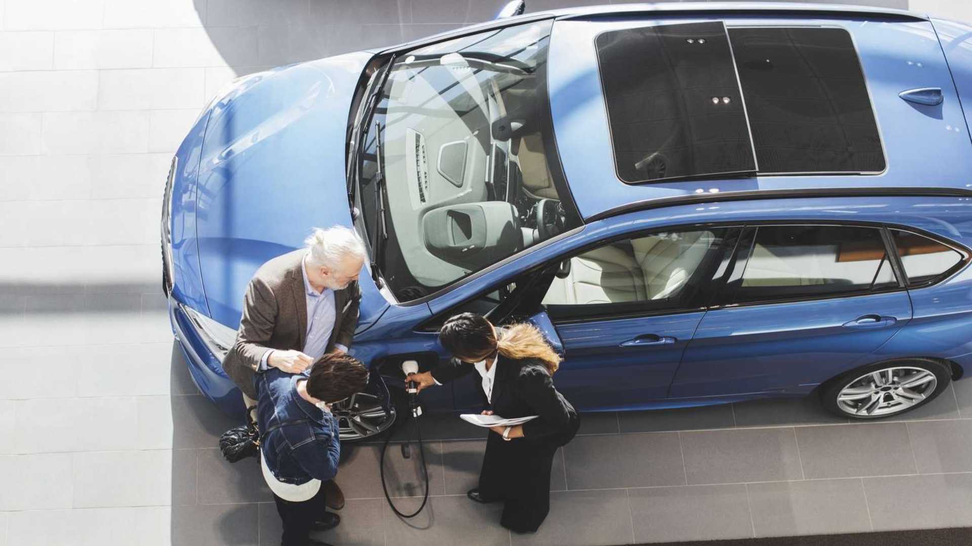 Αγορά μεταχειρισμένου EV: Τι να προσέξετε για να μην την πατήσετε