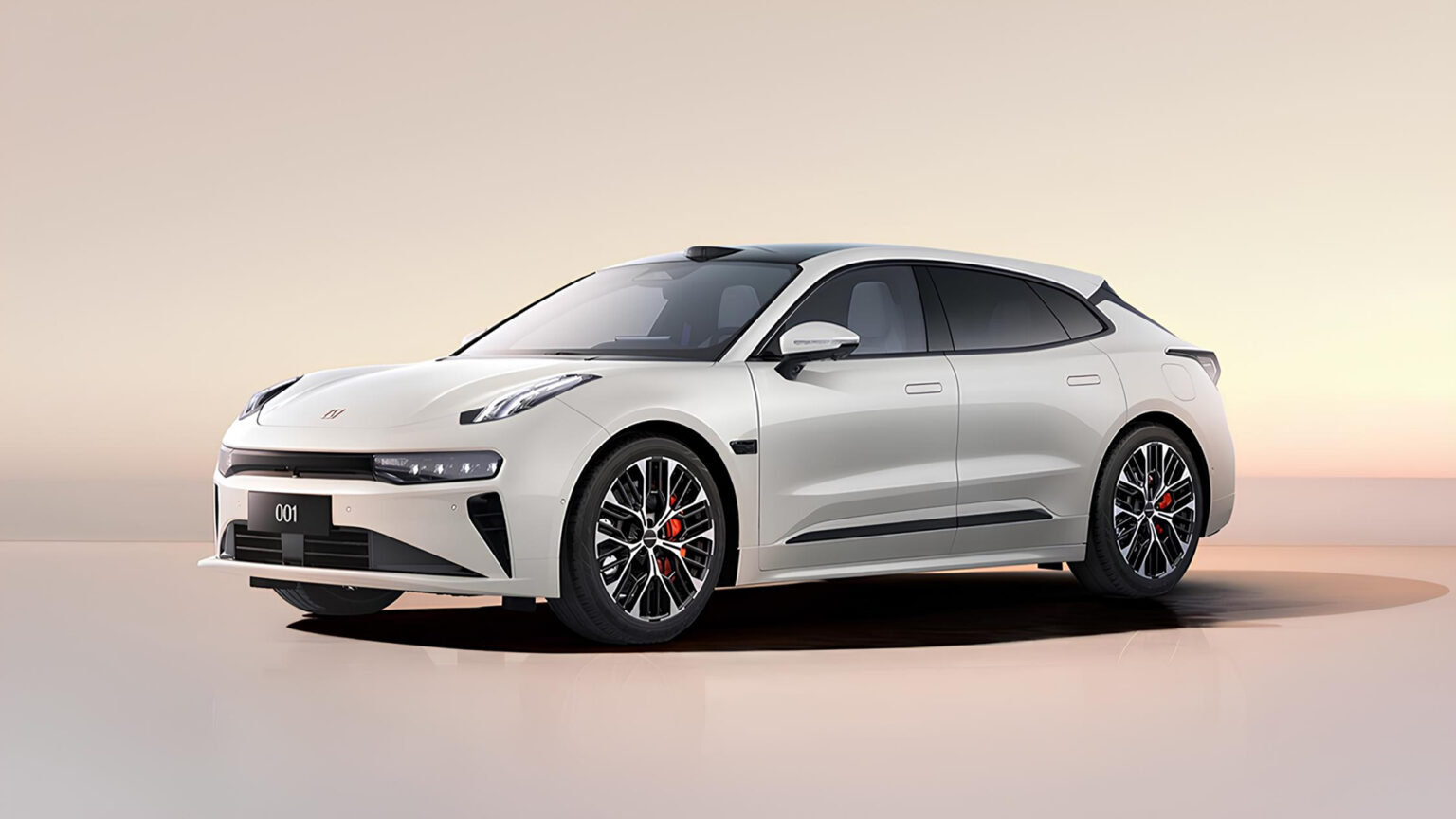 Ένα σπορ ηλεκτρικό liftback με 924 άλογα και 0-100 σε 2,8''!