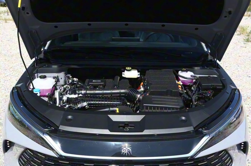 Η BYD λανσάρει το PHEV σεντάν Qin L DM-i του 2026 με αυτονομία 2.148 χλμ