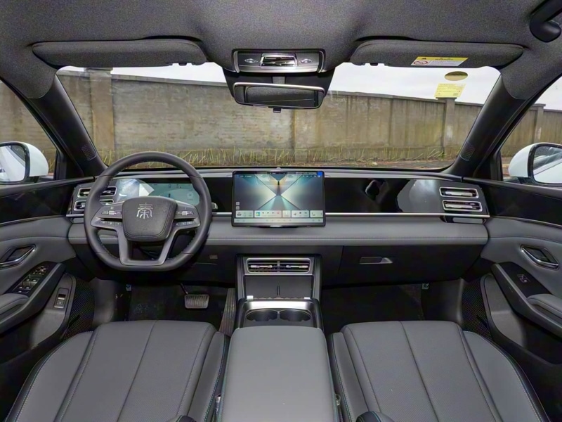 Η BYD λανσάρει το PHEV σεντάν Qin L DM-i του 2026 με αυτονομία 2.148 χλμ