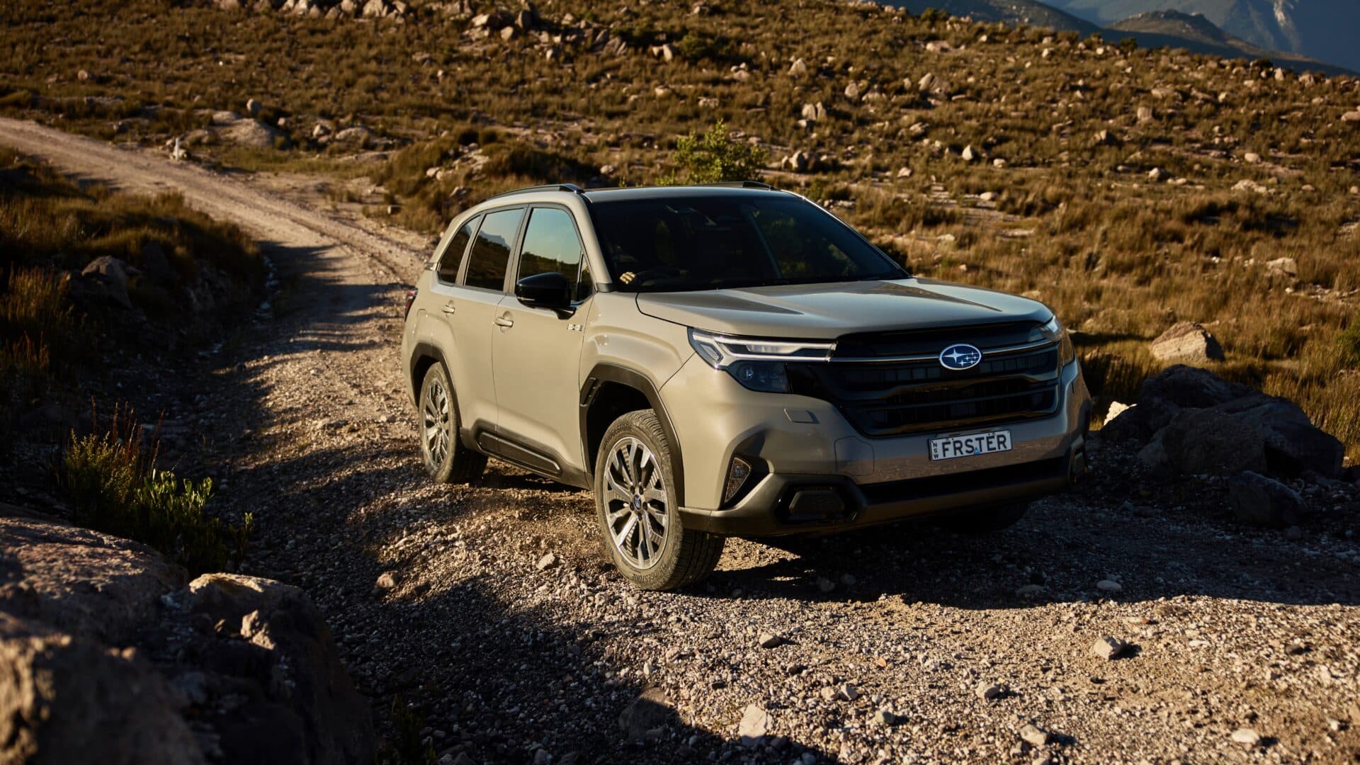 Τα 12 καλύτερα μεσαία υβριδικά SUV του 2025