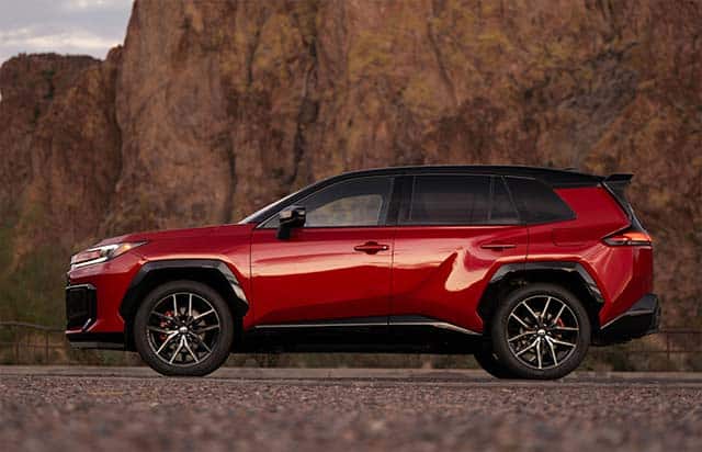 Η Toyota τα «σπάει» με το νέο RAV4: Υβριδική ισχύς, 5G τεχνολογία και σπορ ψυχή!