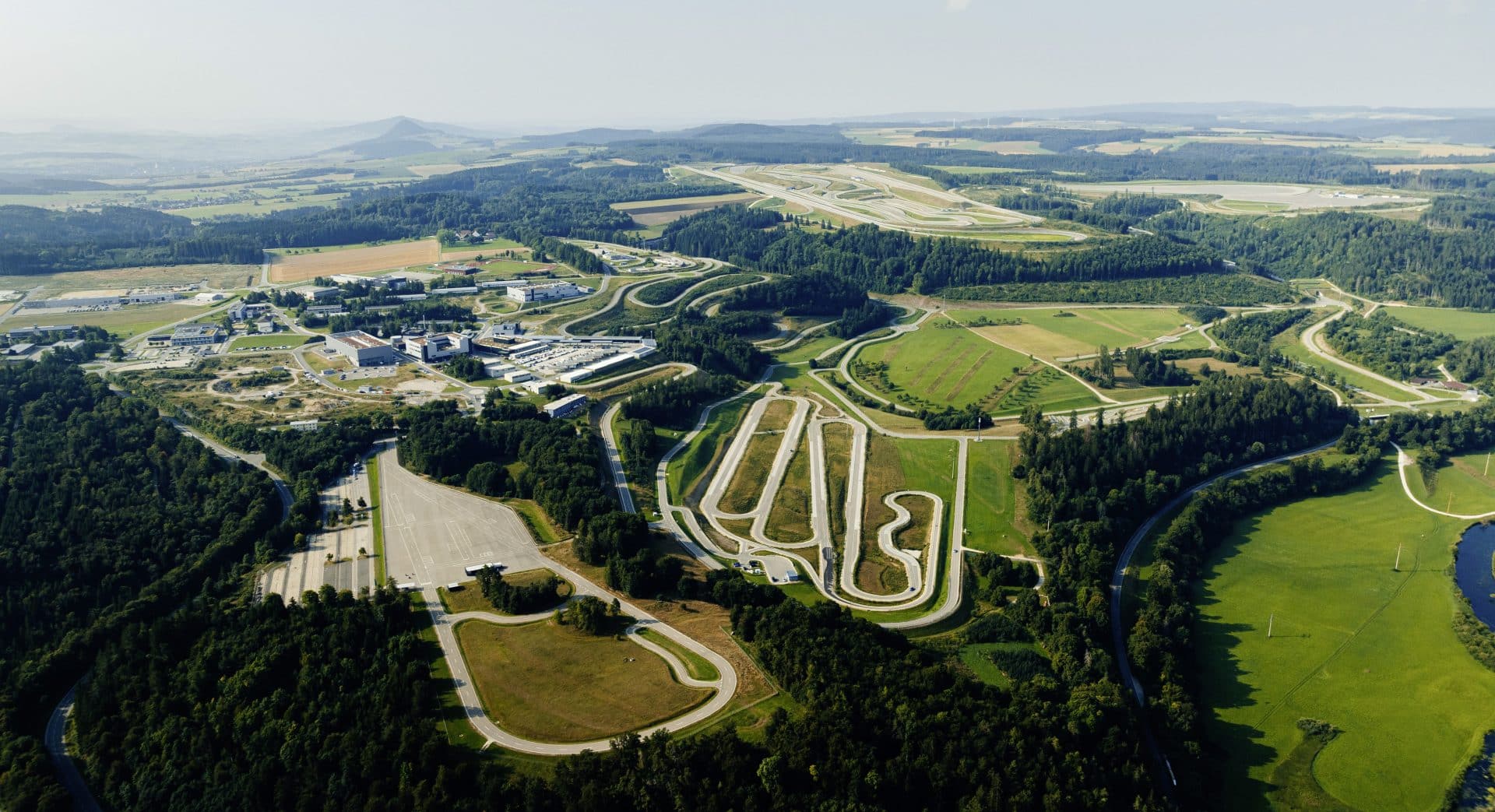 Mercedes-Benz -Αυτό είναι το Κέντρο Δοκιμών Φωτισμού της μάρκας