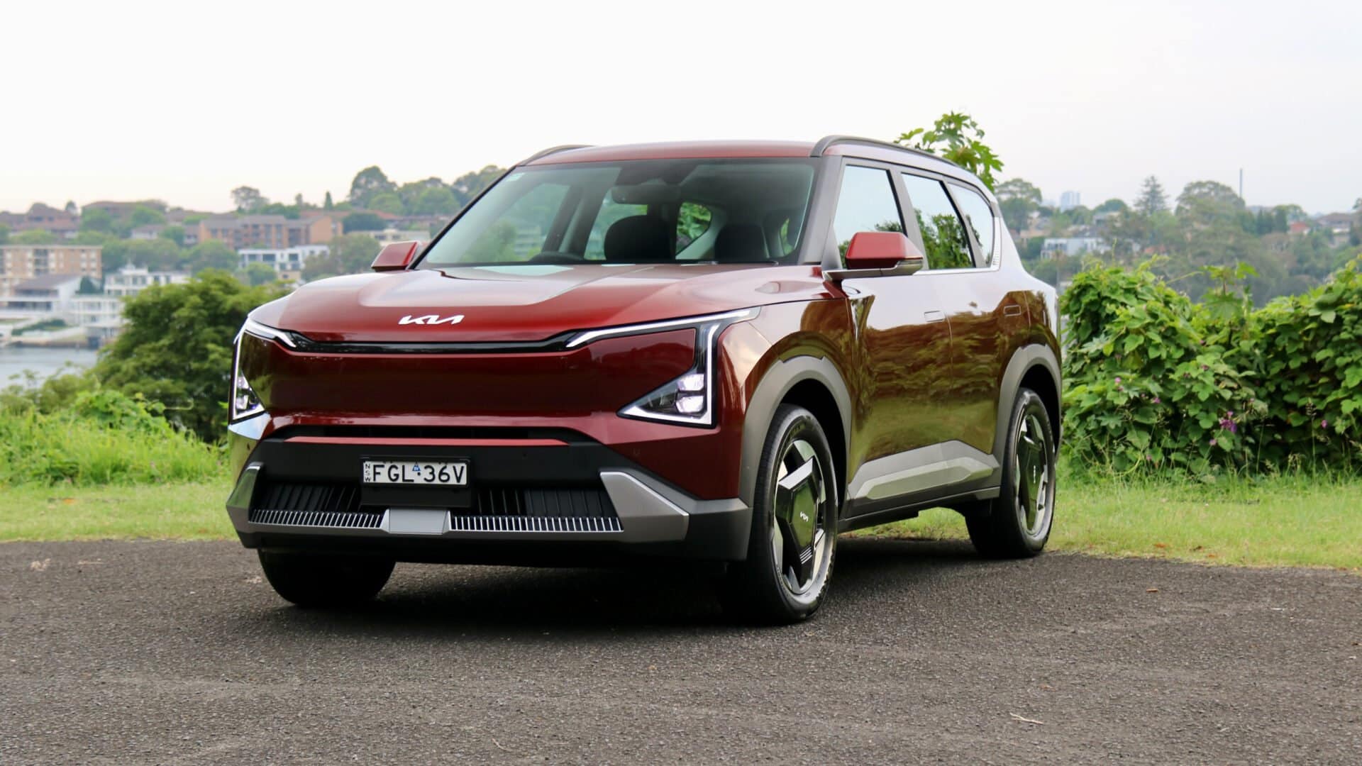 Τα 10 καλύτερα ηλεκτρικά μεσαία SUV του 2025 σύμφωνα με το whichcar