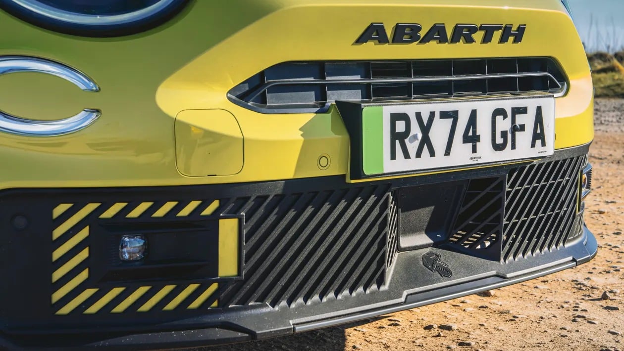 Το πιο δυνατό Abarth όλων των εποχών μπαίνει στη πρίζα!