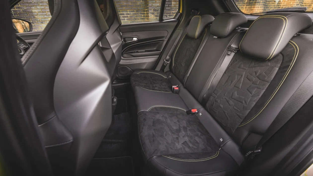 Το πιο δυνατό Abarth όλων των εποχών μπαίνει στη πρίζα!